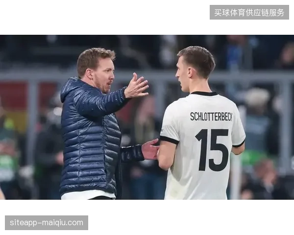 纳格尔斯曼需解决防线默契不足问题，吕迪格与施洛特贝克的组合在协防中暴露肋部真空地带
